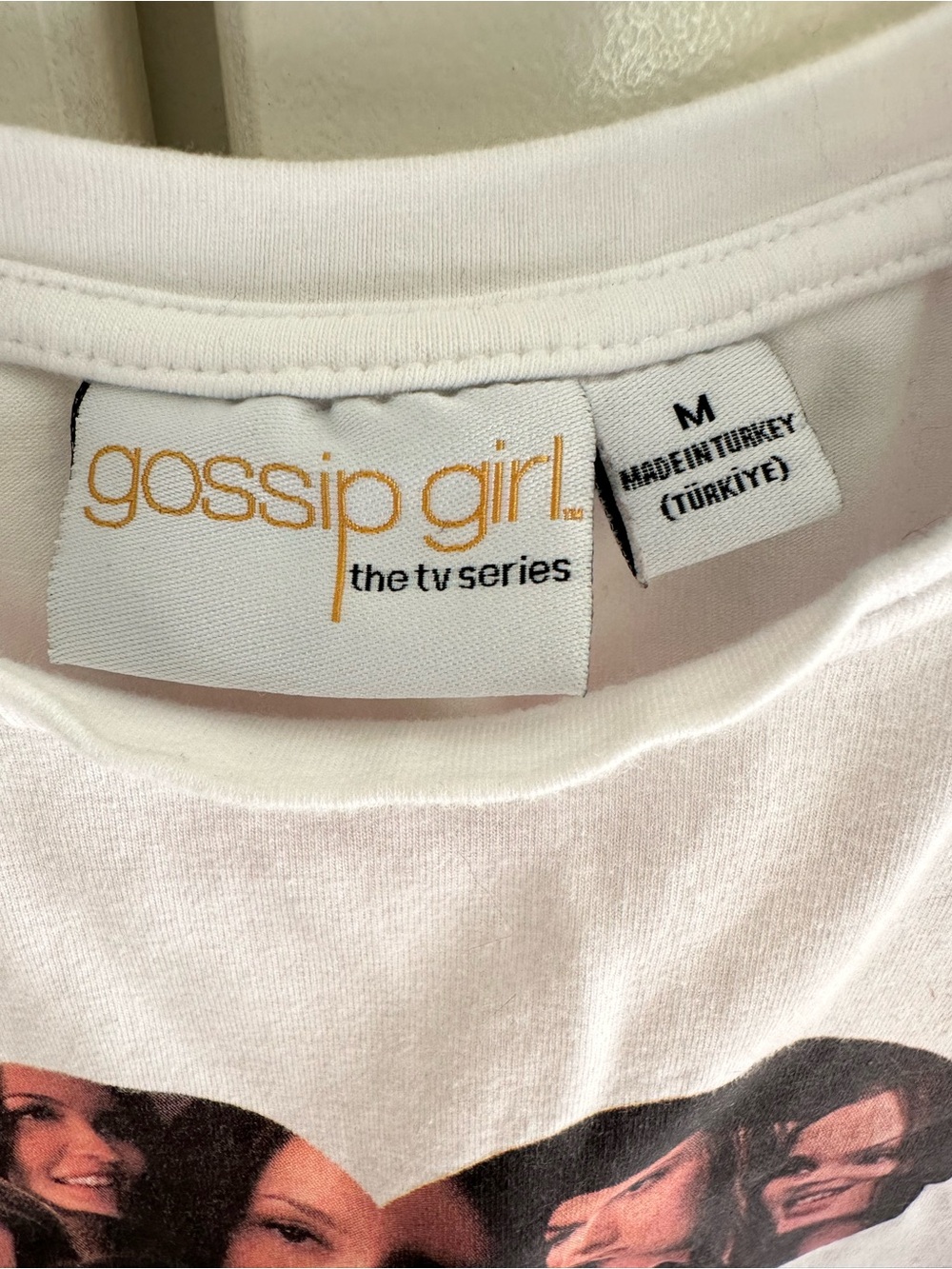 Gossip Girl Queen Blair Waldorf Graphic Crop Top Tee Medium White Heart Photo - Picture 2 of 6